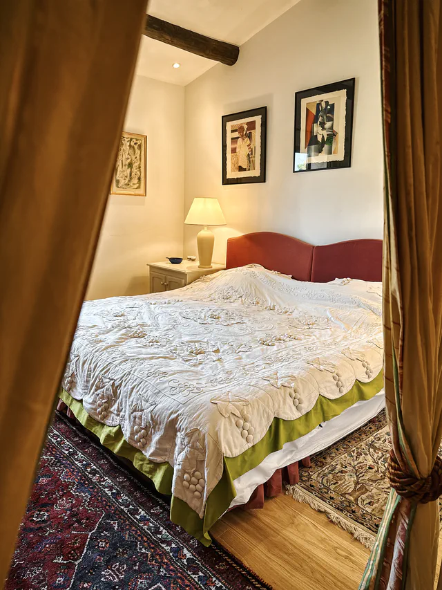 Chambre avec lit SuperKing Size- Maison d'hôtes les Arnauds à Aix-en-Provence